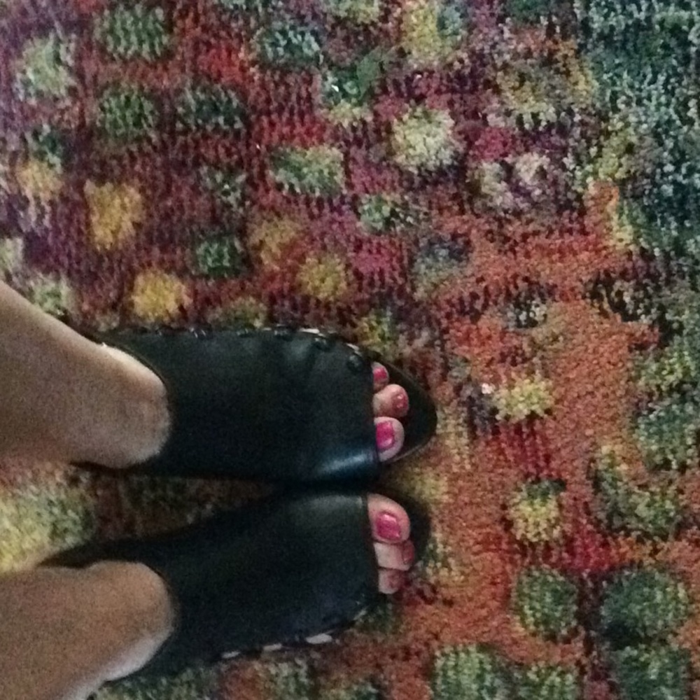 Vince Camuto Ankara Black Leather Sandals  5.5